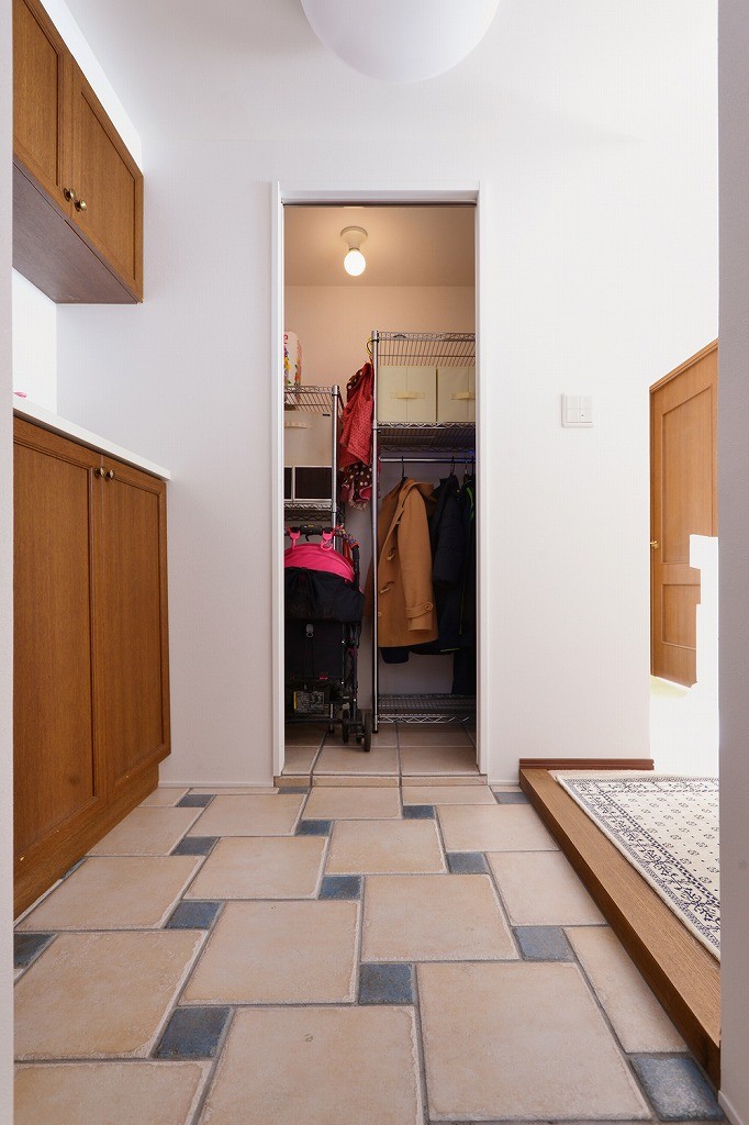 玄関事例：玄関収納（シンプルで木の温もりを感じるお家）