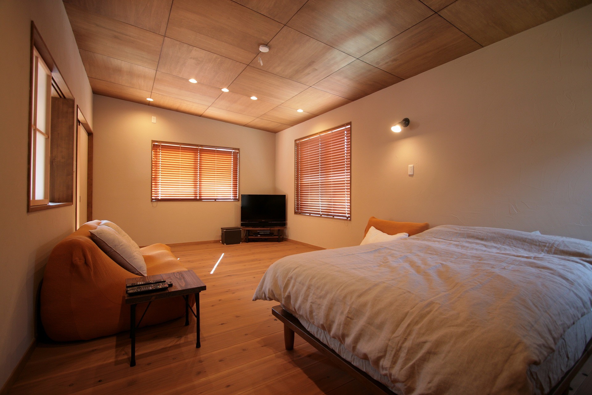 寝室 自然素材に囲まれた個性豊かな終の住処 ベッドルーム事例 Suvaco スバコ