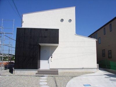 和モダン 和な外観 外壁 色や素材 白 のリノベーション 注文住宅 施工事例写真 Suvaco スバコ