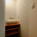 大阪市阿倍野区O邸〜間口３メートル 狭小間口の購入から始まった新築木造３階建て住宅の写真 ２階洗面室