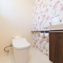 家族３人とワンちゃんが心地よく暮らす、戸建リノベーションの写真 トイレ