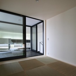 ミニマルデザインのハコ型の家 (和室)