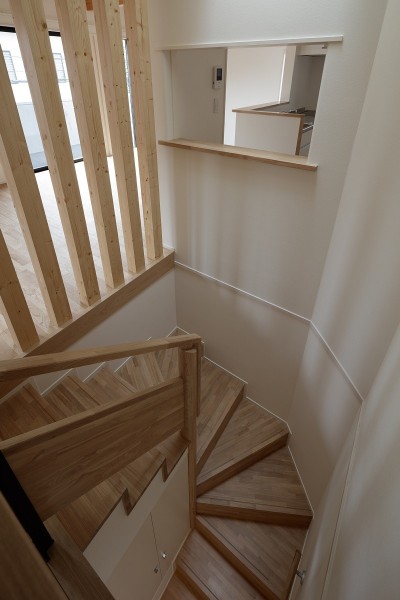 階段 (小規模デザイナーズアパートメント｜三茶の集住)