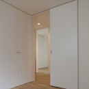 小規模デザイナーズアパートメント｜三茶の集住の写真 二つの個室の間にWIC