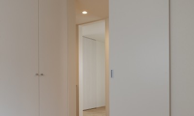 小規模デザイナーズアパートメント｜三茶の集住 (二つの個室の間にWIC)
