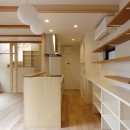 本と空を愉しむ階段の家｜狛江の家の写真 LDK