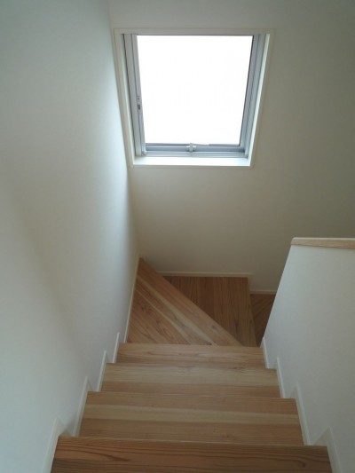 階段 (3－BOX　ミニマルな住宅)