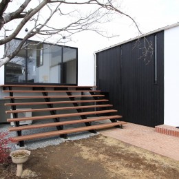 木造築30年「フルリノベーション+増築」で二世帯住宅に改築　OUCHI-23 (庭につながる子世帯のリビング)