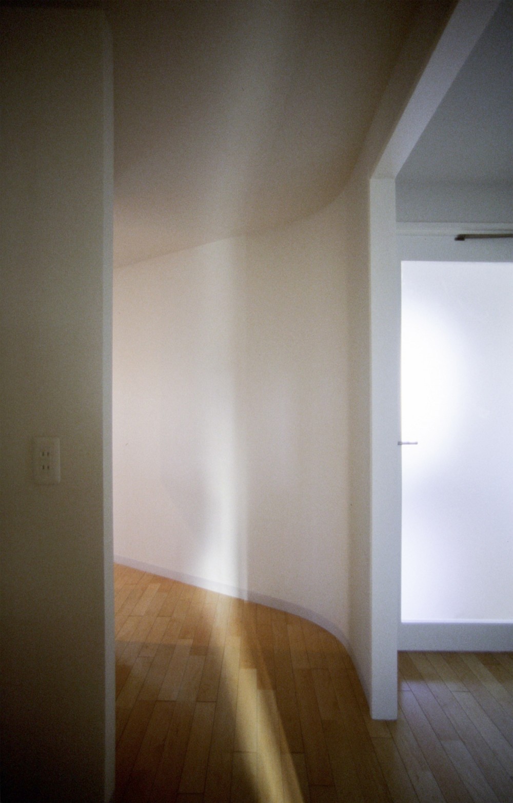 東京中野　ミニマル・シンプルな空間へマンションリノベーション (主寝室入り口)
