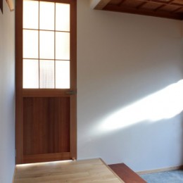 日本家屋の平屋をアンティークにリノベ（信楽の家リノベーション） (玄関)