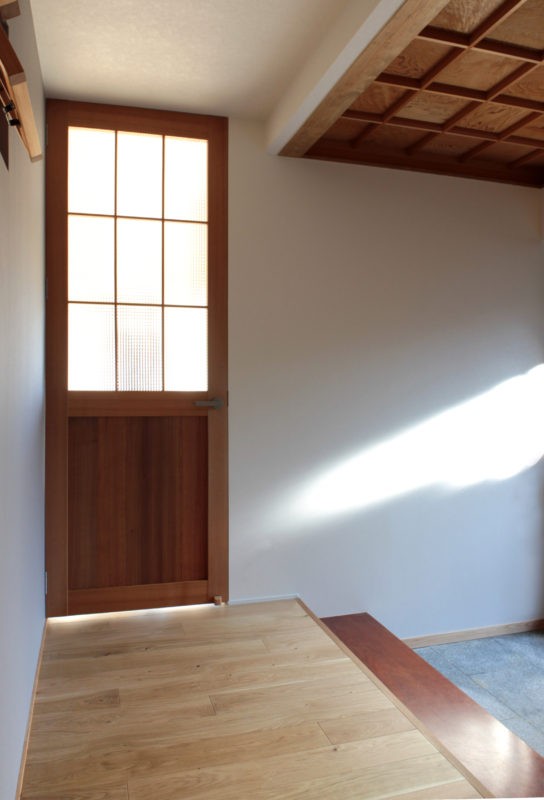 玄関事例：玄関（日本家屋の平屋をアンティークにリノベ（信楽の家リノベーション））