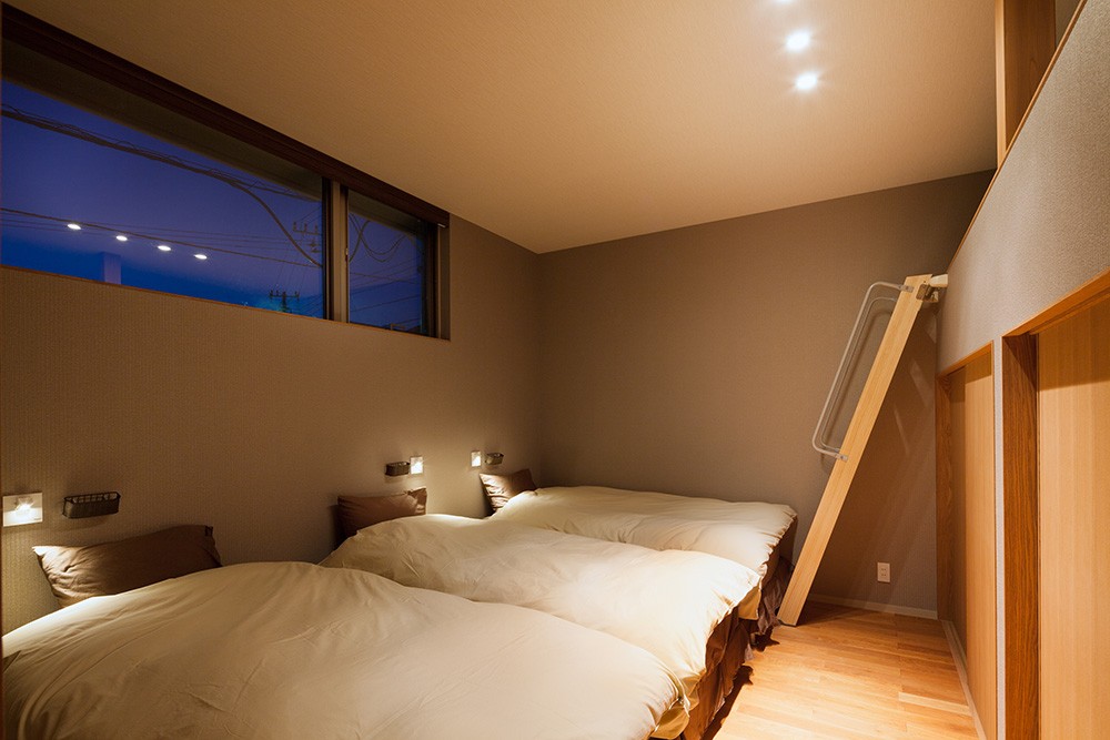 ベッドルーム事例：寝室（荒崎週末住居〜海・夕陽・富士山を望む家〜）