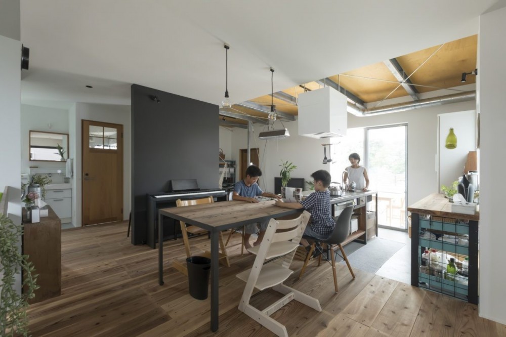 ALTS　DESIGN　OFFICE（アルツデザインオフィス）「キッチンをＬＤＫの中心に家族が繋がる家（野洲の家リノベーション）」
