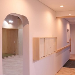 休耕地に建つ女性のための住宅