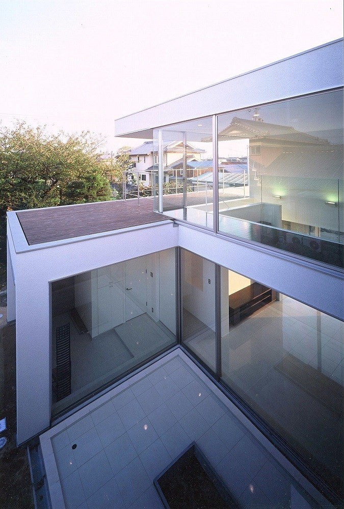 夏は花火がよく見える開放的なテラス 岡崎市o邸 水盤と花火が見えるテラスがある開放感あふれる住宅 アウトドア事例 Suvaco スバコ