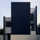 名古屋市T邸～幾つもの外部空間を内包する家の写真 一つのBOXと2枚のL字形の壁で構成される