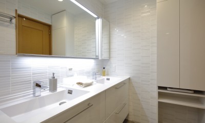 洗面室　ダブルボウル｜ホワイトを基調としたバスルーム