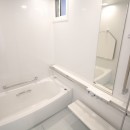 ホワイトを基調としたバスルームの写真 バスルーム