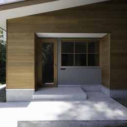 木立の中の家 (入り口)