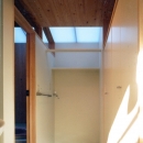 鉄と杉／Ｋａさんの家の写真 ２階洗面脱衣室