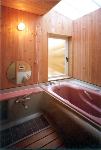 ２階浴室 (鉄と杉／Ｋａさんの家)