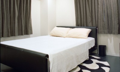 寝室｜岡崎のマンション　– 斜めに切り取られた和室が空間の可能性を広げる –