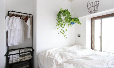植物で彩るインダストリアル空間 (寝室)