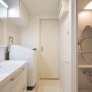 「理想の家に住みたい」という夢を叶えた、前向きリノベーションの写真 洗面・バスルーム