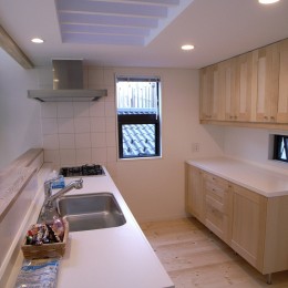 オープンキッチン 八千代の住宅 子育て世代のガレージハウス キッチン事例 Suvaco スバコ