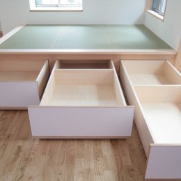 畳下収納 引き出し形式の大型収納ボックス 西荻の家 アーチ屋根と自然素材による木造住宅 収納事例 Suvaco スバコ