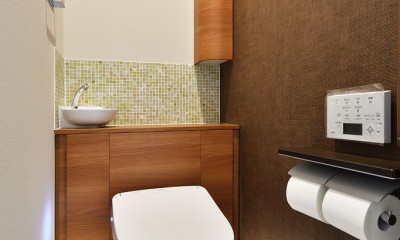 トイレ｜F邸_庭の緑と空間を楽しむ住まいをつくる