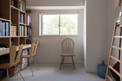 書斎 (西荻の家-眺望と回遊性のある住まい)