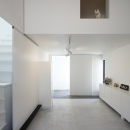 猫と住む家　横浜の二世帯住宅OUCHI-40 (玄関土間はモルタル床)