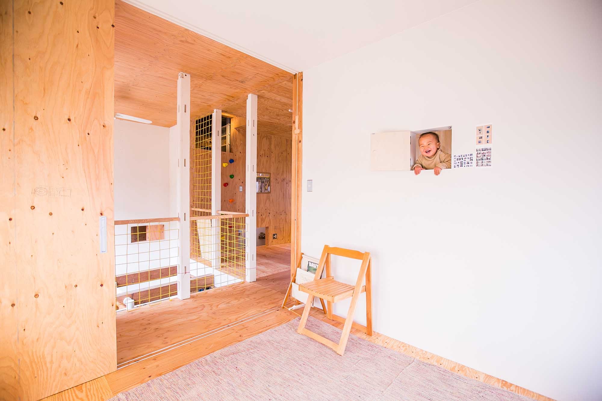 子供部屋事例：2階子ども部屋（【継承リノベーション】想い出BOX～おじいさまから譲り受けた木造の家、思い出を繋いでいく住まい～）