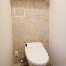石壁のインテリアウォールの写真 トイレ