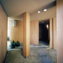 風と光とプライバシーをコントロール｜松ヶ鼻町の家の写真 エントランス