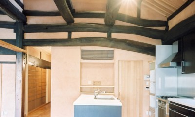 築 500年の古民家リノベーション｜旧家・土間のある家 (キッチン)