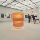 肥松単板のあかり｜杢 -Translucent：時の記憶の写真 京都デザイン大賞コンペ 1999 での展示風景．