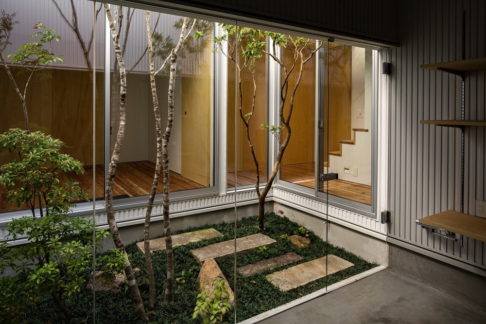 ポーラスターデザイン一級建築士事務所「zubenelgenubi/​囲われた２つの庭を立体的に多角的に眺められるかたちを考えてみる。」