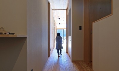 清武町の家～素材感を愉しむ家～ (廊下)