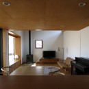 軽井沢の家～木々を一切切らずそのままの敷地を生かし、そこにそっと置いてあげたような住宅～の写真 リビングダイニングキッチン
