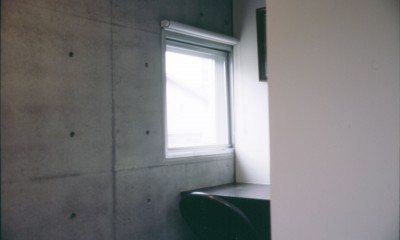 寝室の書斎スペース｜「下町のコンクリートCUBE」
