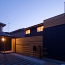 遠藤の家～中庭から穏やかな光が差し込む家～の写真 遠藤の家　夕景1