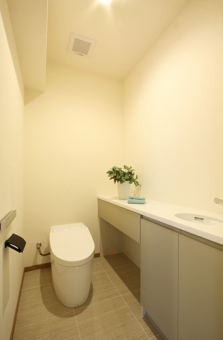 トイレ(広々とした高級感たっぷりの賃貸住宅) バス/トイレ事例｜SUVACO(スバコ)