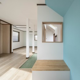 青い壁がポイントの、変化のある子供部屋 (「光と風のリノベーション住宅」中古の建売住宅を購入→リノベーション／吹抜け・スケルトン階段から光と風を取り込む、廊下の無い家／)