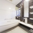 憧れのエレガントモダンな空間の写真 浴室