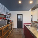 ブルックリンスタイルの住宅兼店舗空間にトラディショナルなパターンが遊びを加えるの写真 キッチン