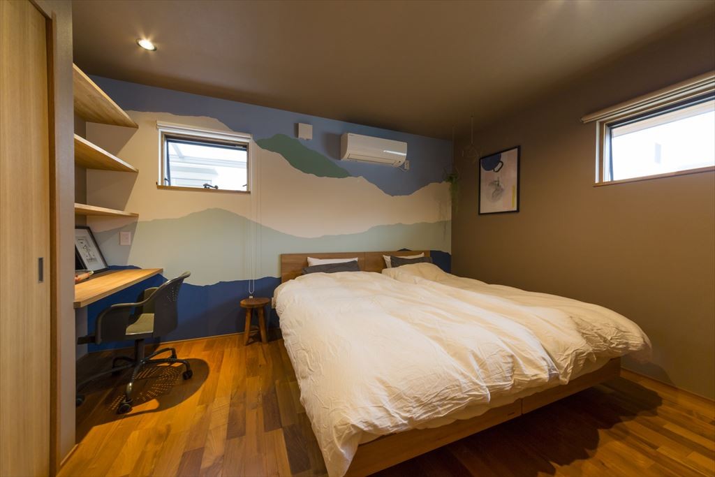 ベッドルーム事例：居室（遊び心あるデザインの壁紙で居室を個性的に）
