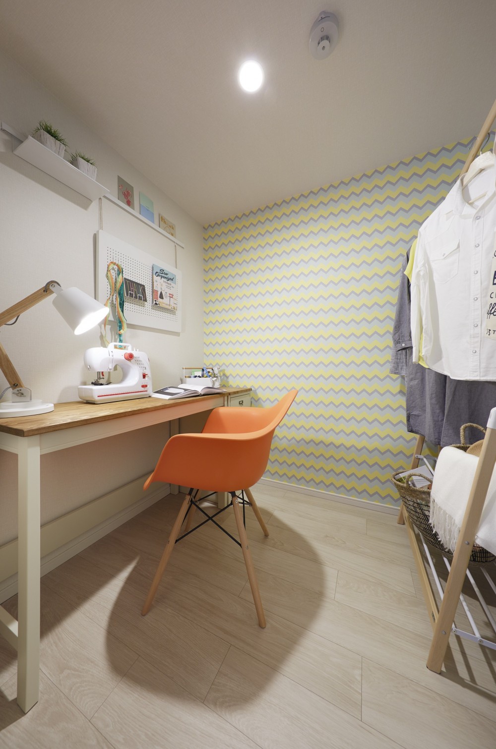 多彩なパターンを各部屋に使用したモデルルーム (居室)