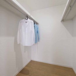 ウォークインクローゼット エアコン1台で家じゅう快適 デザイン性の高い高気密 高断熱の家 収納事例 Suvaco スバコ